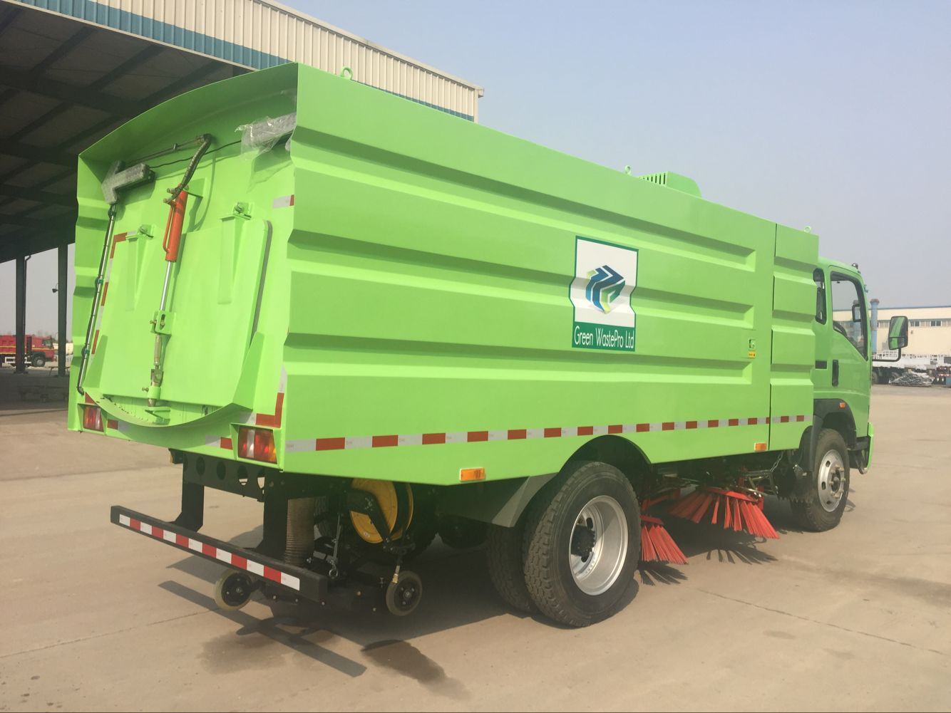 Caminhão Varredor de Estrada SINOTRUK HOWO 4x2