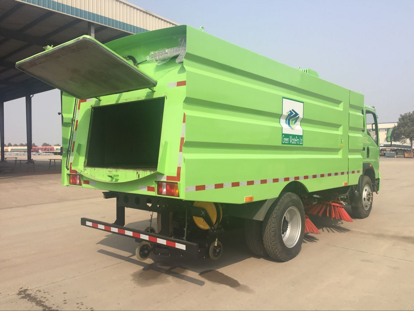 Caminhão Varredor de Estrada SINOTRUK HOWO 4x2