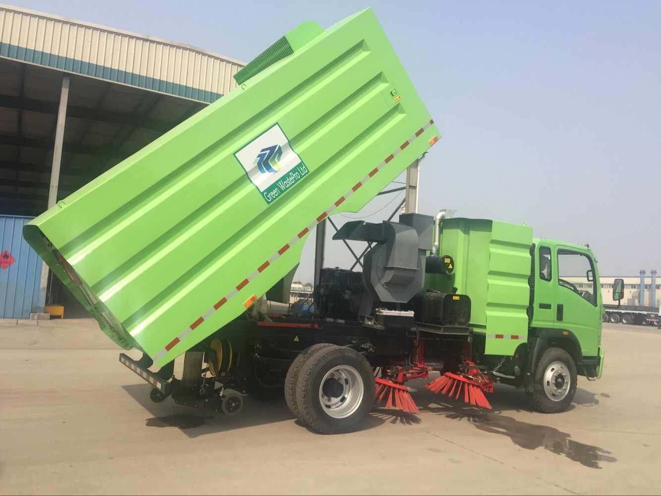Caminhão Varredor de Estrada SINOTRUK HOWO 4x2