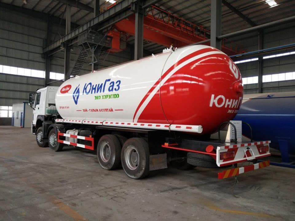 Caminhão GLP HOWO 8X4