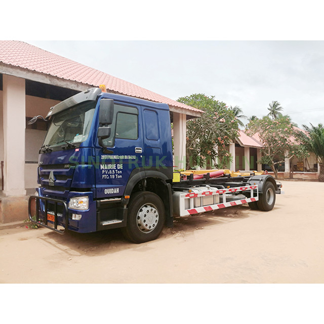 Caminhão de lixo SINOTRUK 4X2 braço elevador com gancho