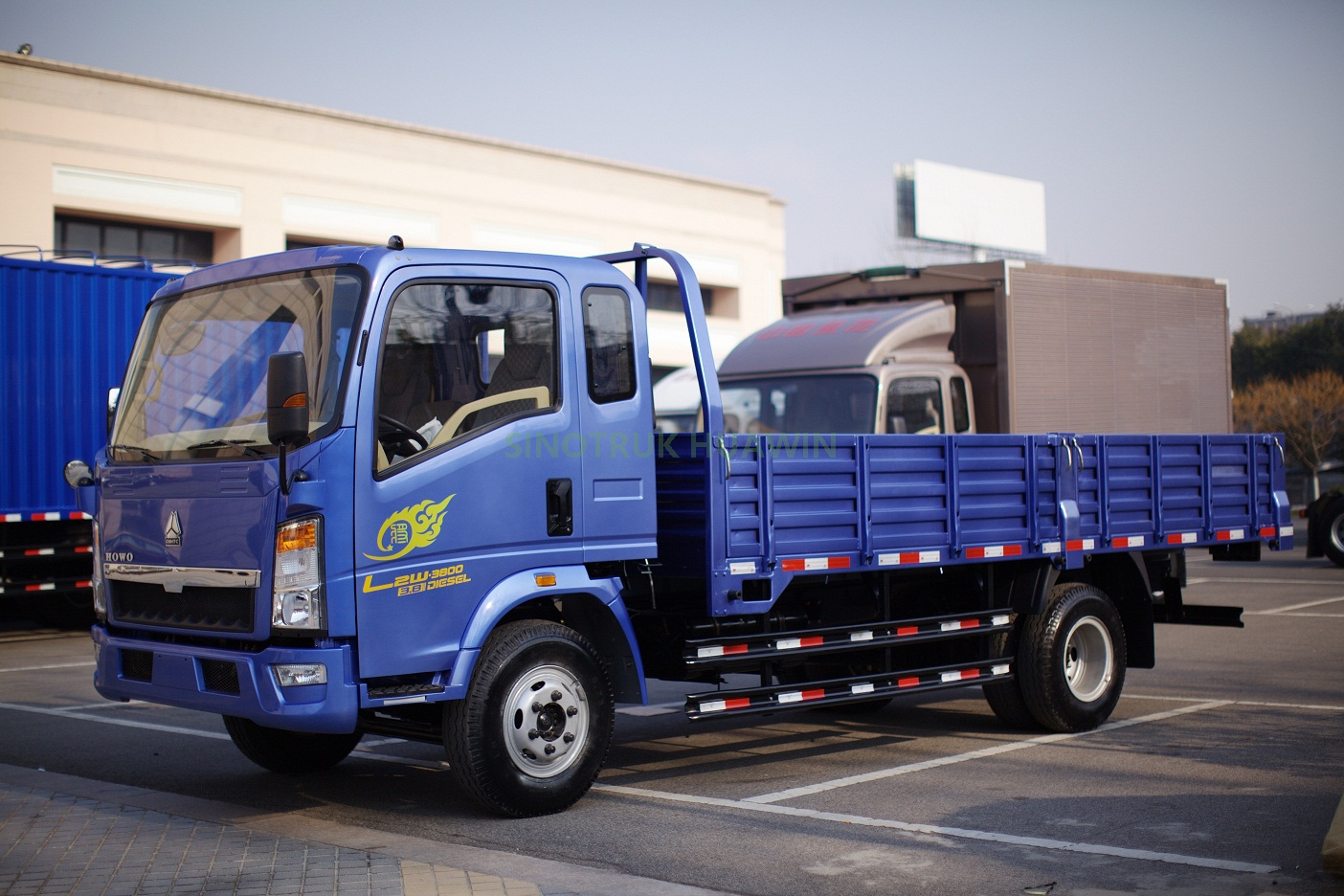 Caminhão de carga SINOTRUK HOWO 4×2 10T