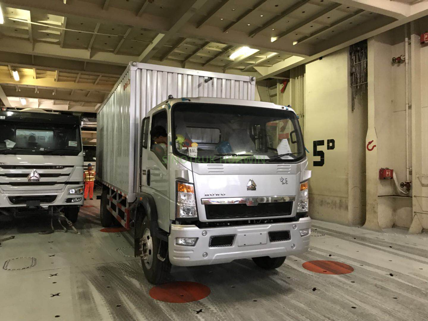 Caminhão de oficina SINOTRUK HOWO Light 4×2 para venda