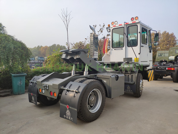 Caminhão Trator Terminal SINOTRUK HOVA 4X2