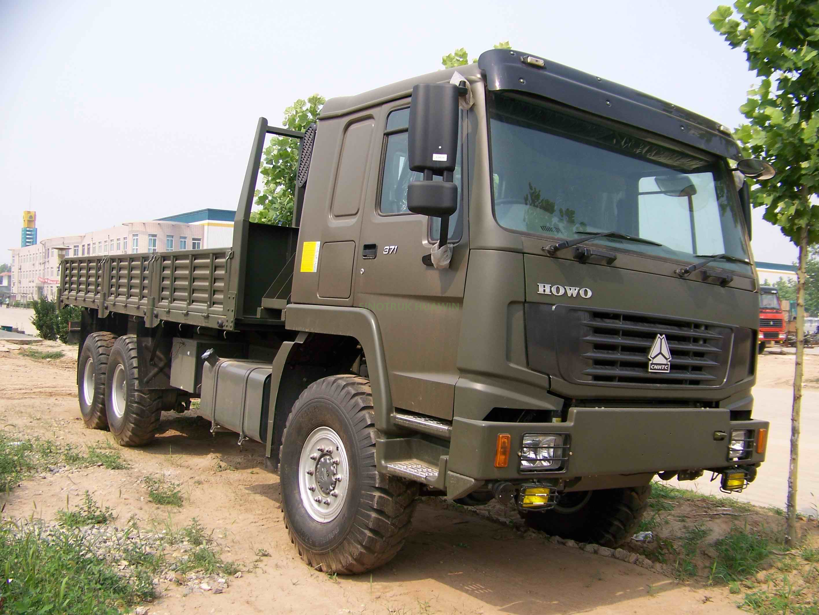 Caminhão de carga com tração nas quatro rodas HOWO 6x6