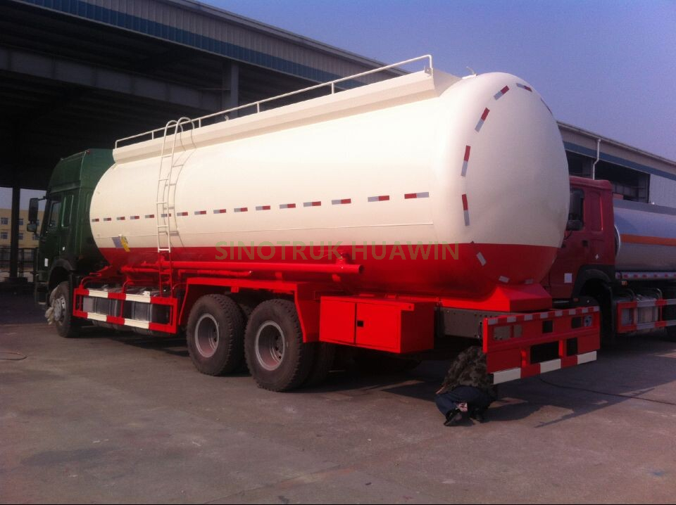 Caminhão tanque de cimento a granel SINOTRUK HOWO 6X4