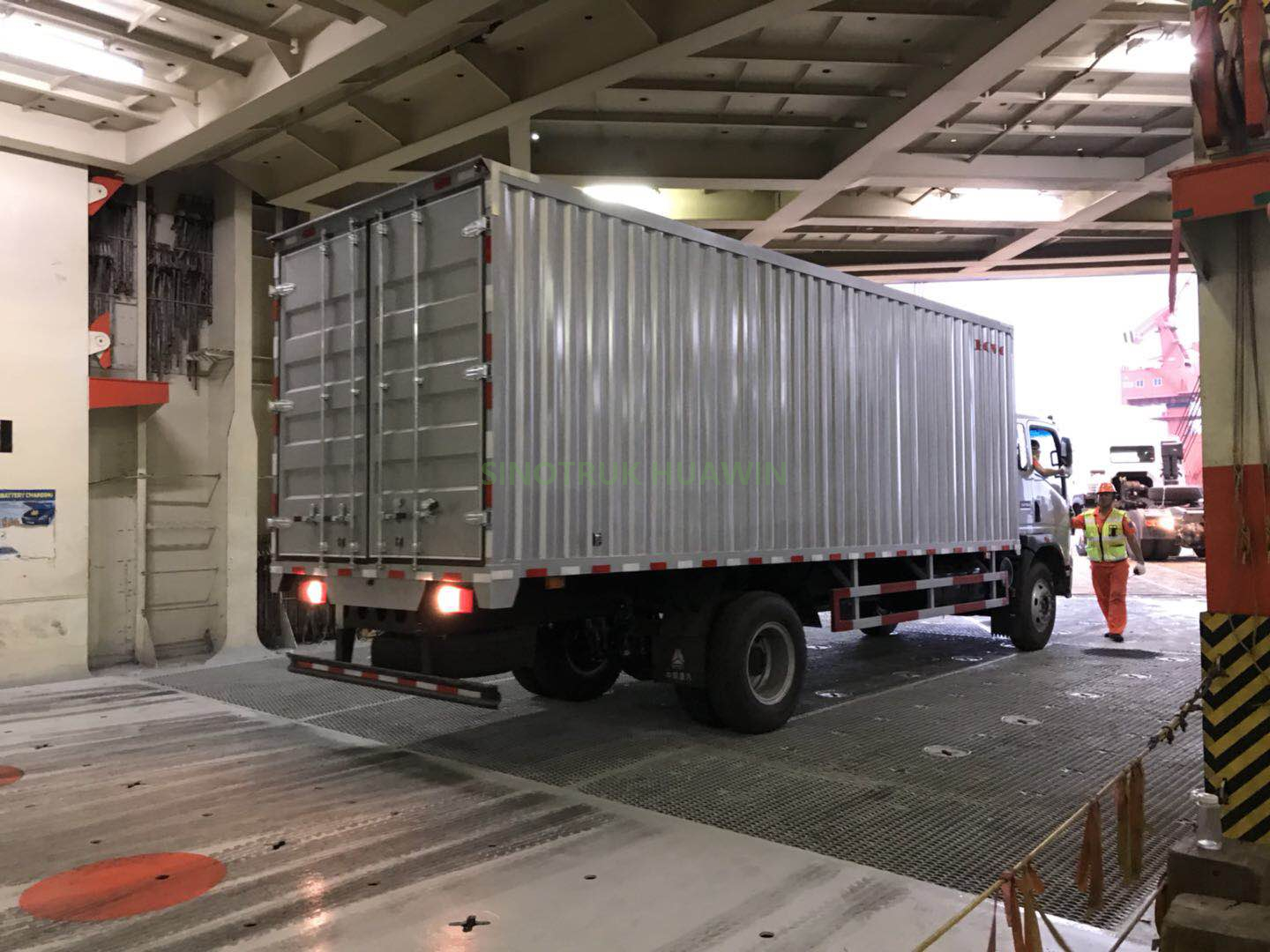 Caminhão de oficina SINOTRUK HOWO Light 4×2 para venda