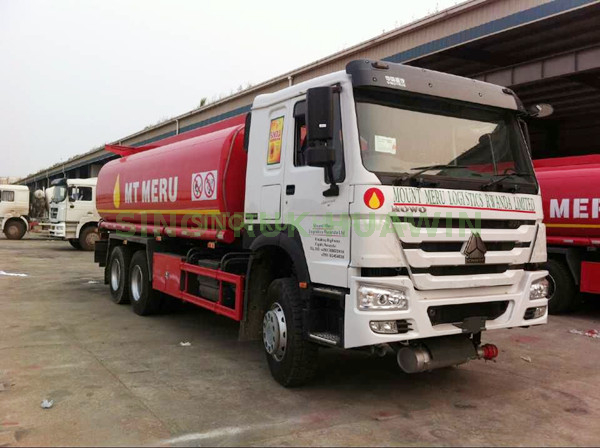 Caminhão tanque de reabastecimento SINOTRUK HOWO 6X4