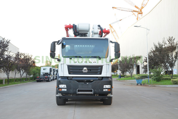 Caminhão bomba betoneira SINOTRUK T5G