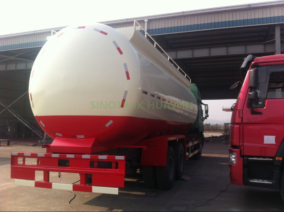 Caminhão tanque de cimento a granel SINOTRUK HOWO 6X4