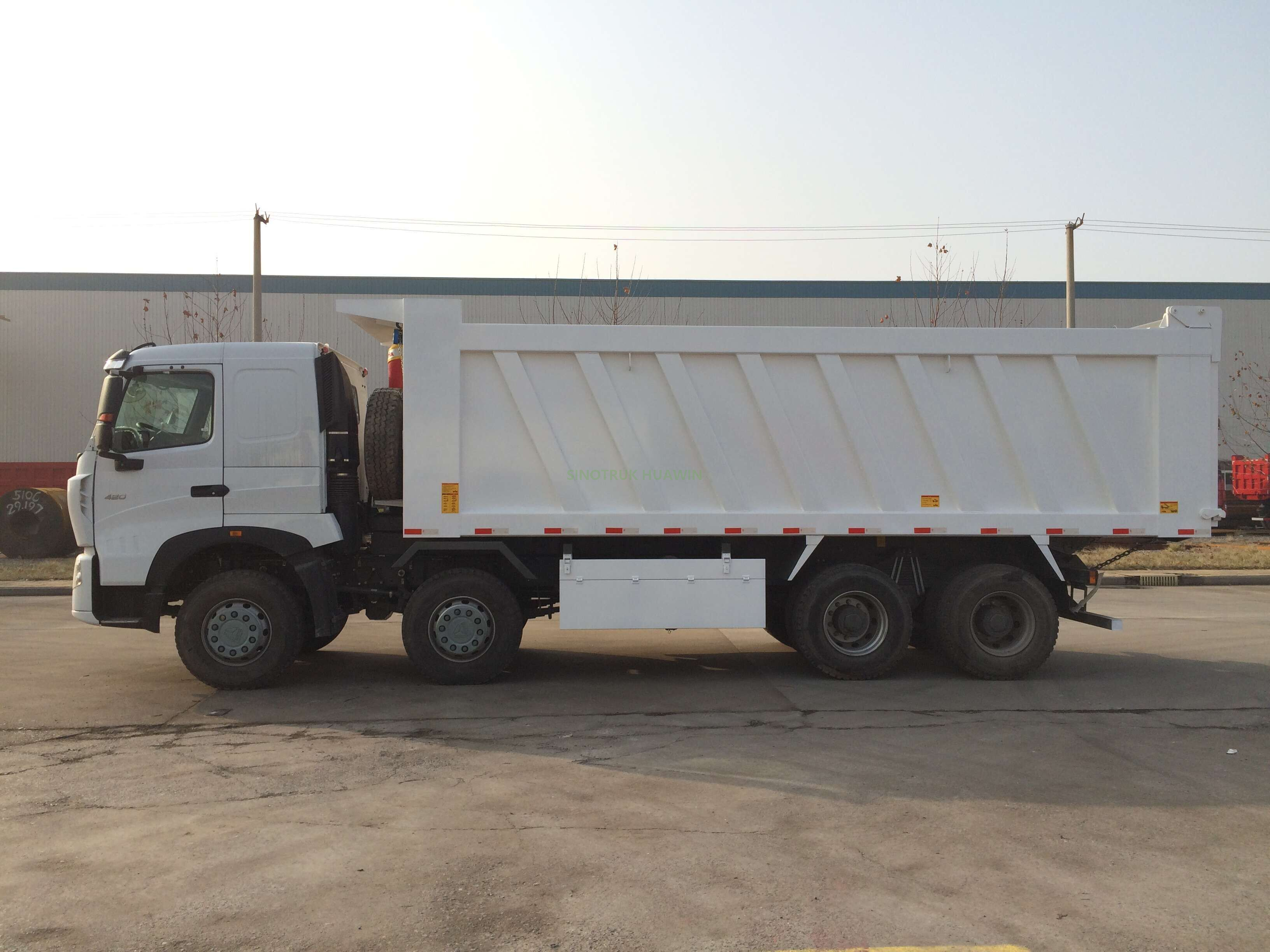 Caminhão basculante Sinotruk HOWO A7 6X4 dianteiro basculante