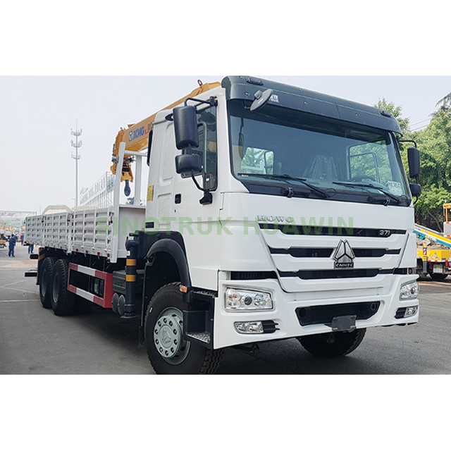 Caminhão HOWO 6x4 com guindaste XCMG 14T