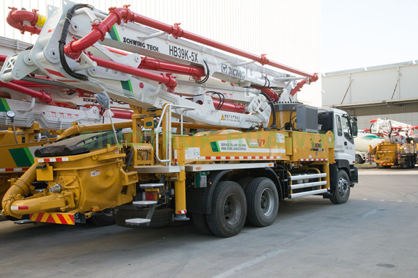 Caminhão bomba misturador de concreto montado SINOTRUK T5G