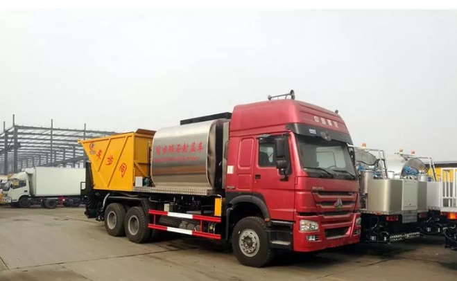 Caminhão de pulverização de betume Sinotruk HOWO 6X4