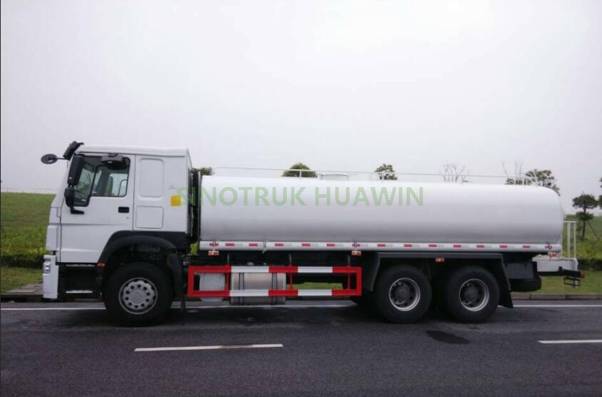 Caminhão tanque de água SINOTRUK HOWO 6X4 para venda