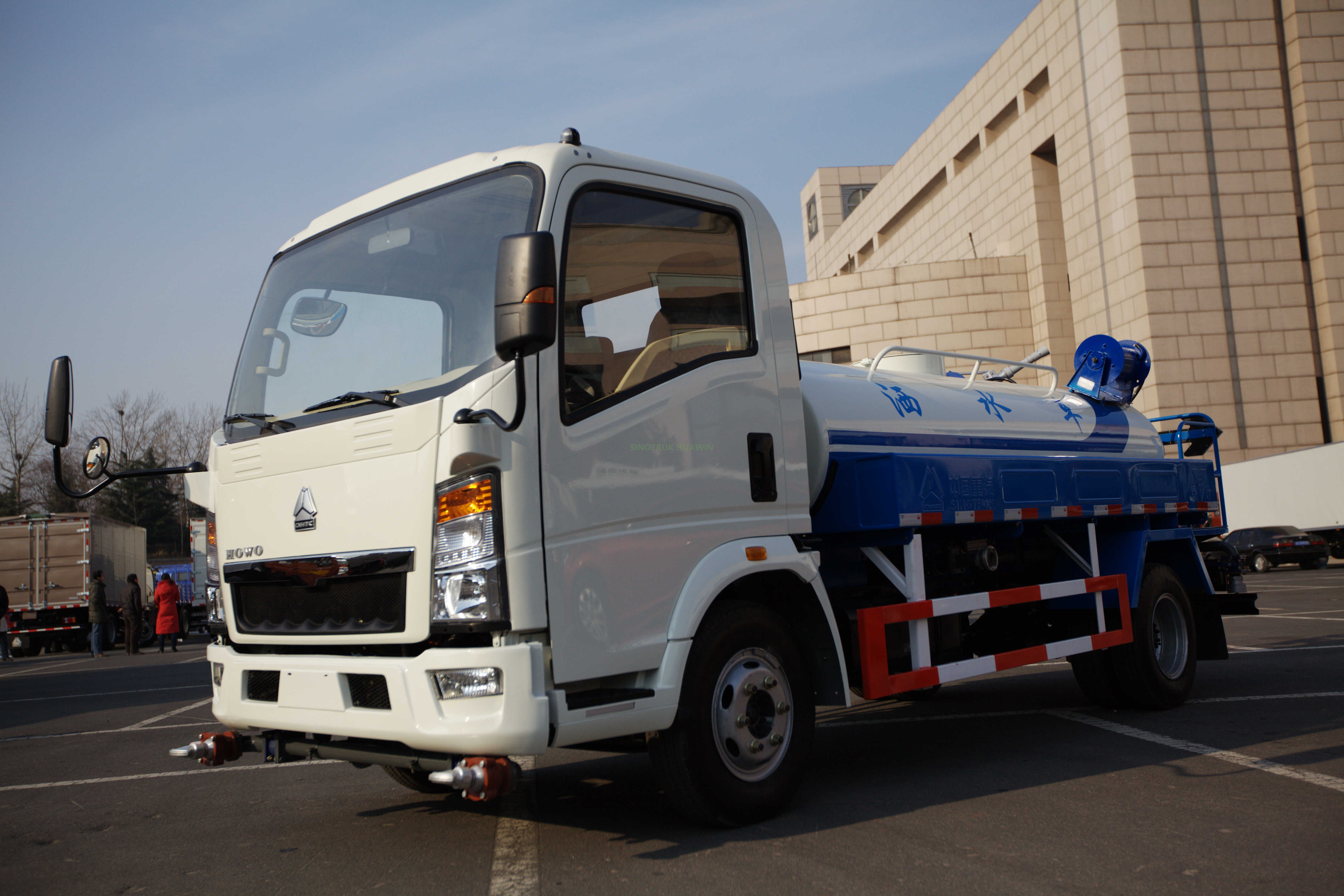 Caminhão de Aspersão de Água SINOTRUK HOWO 4X2 10.000 Litros