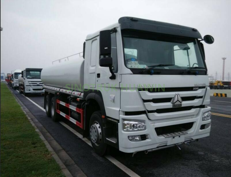 Caminhão tanque de água SINOTRUK HOWO 6X4 para venda