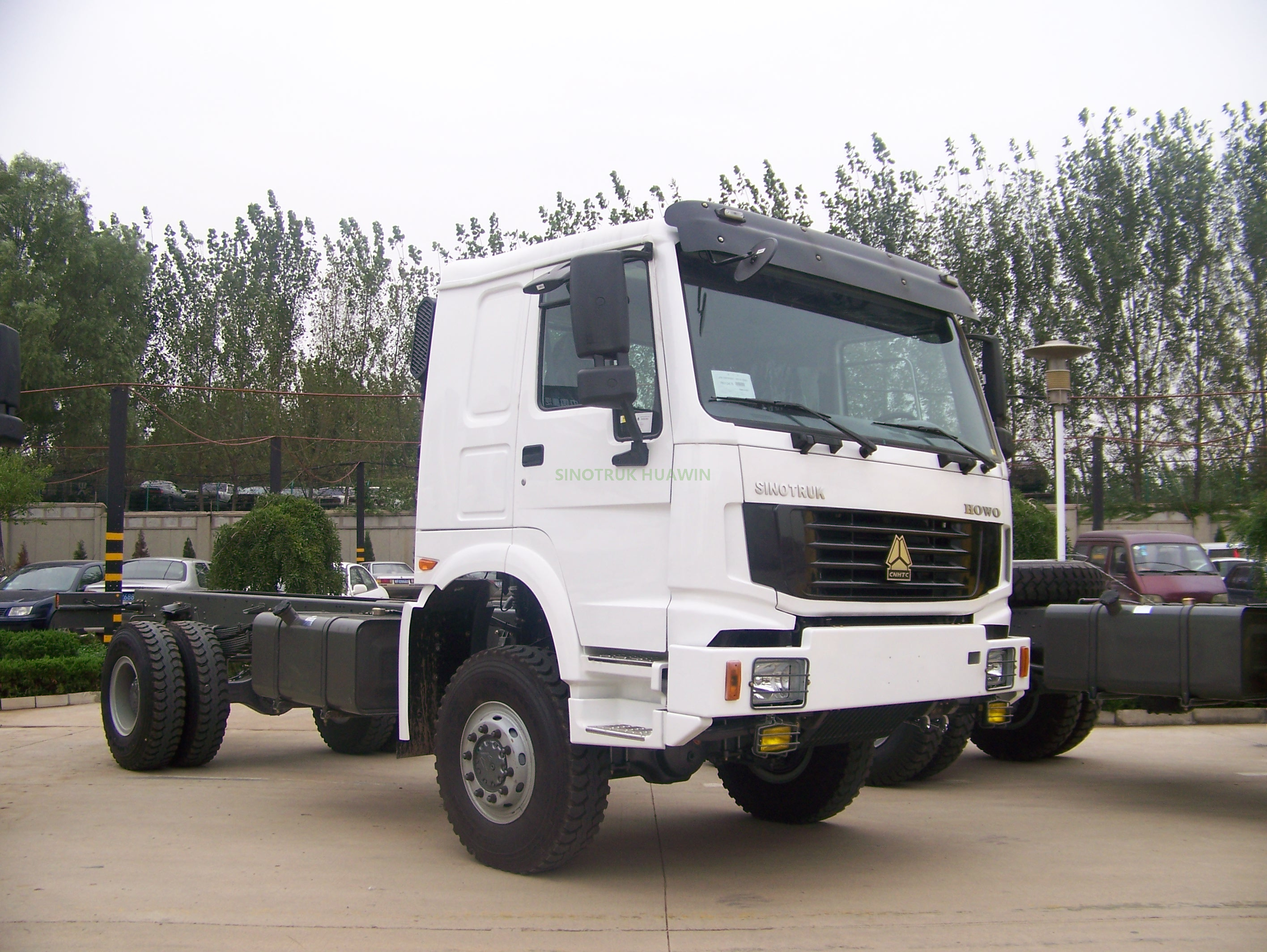 Caminhão de carga com tração nas quatro rodas HOWO 4X4