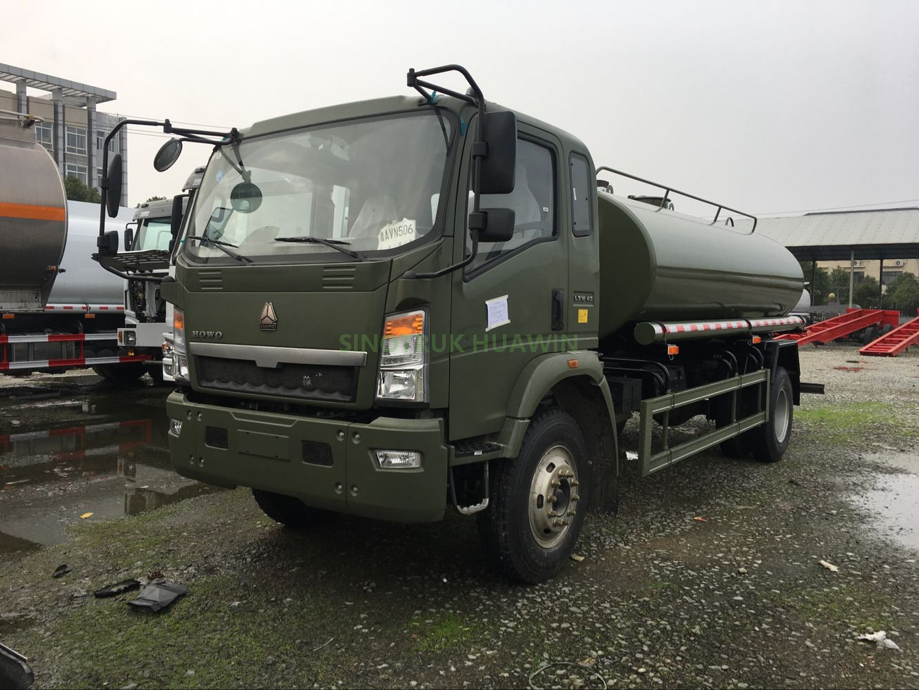 Caminhão de Aspersão de Água SINOTRUK HOWO 4X2 10.000 Litros
