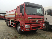 SINOTRUK HOWO 8X4 caminhão tanque de combustível para venda