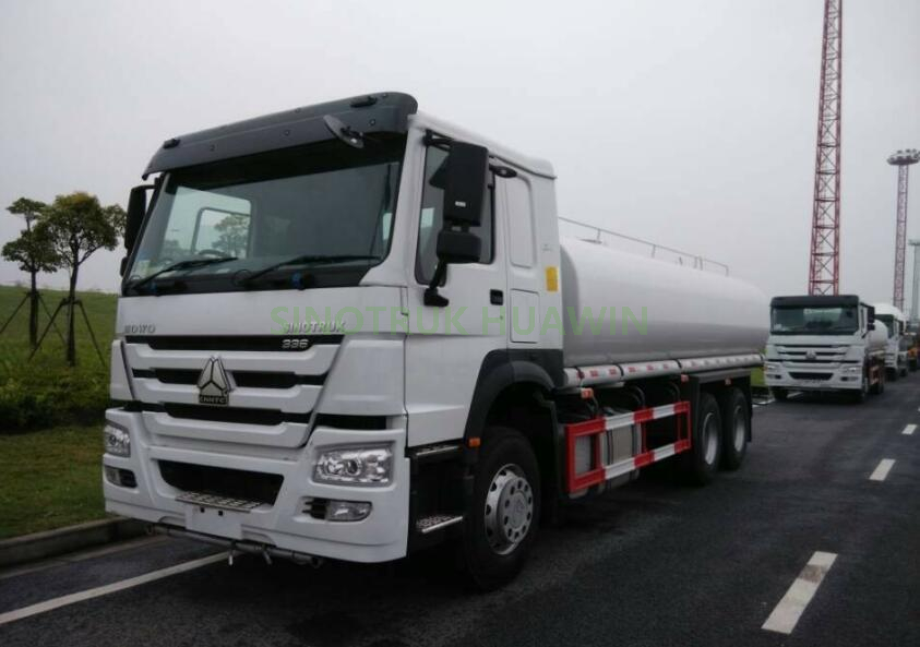 Caminhão tanque de água SINOTRUK HOWO 6X4 para venda