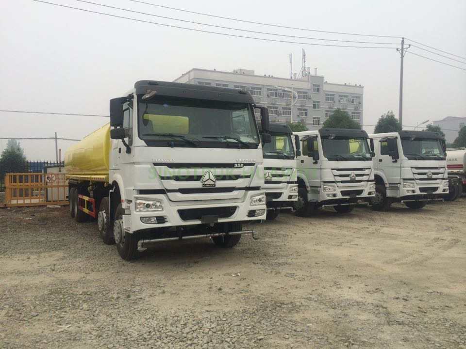 Caminhão tanque de água SINOTRUK HOWO 8X4