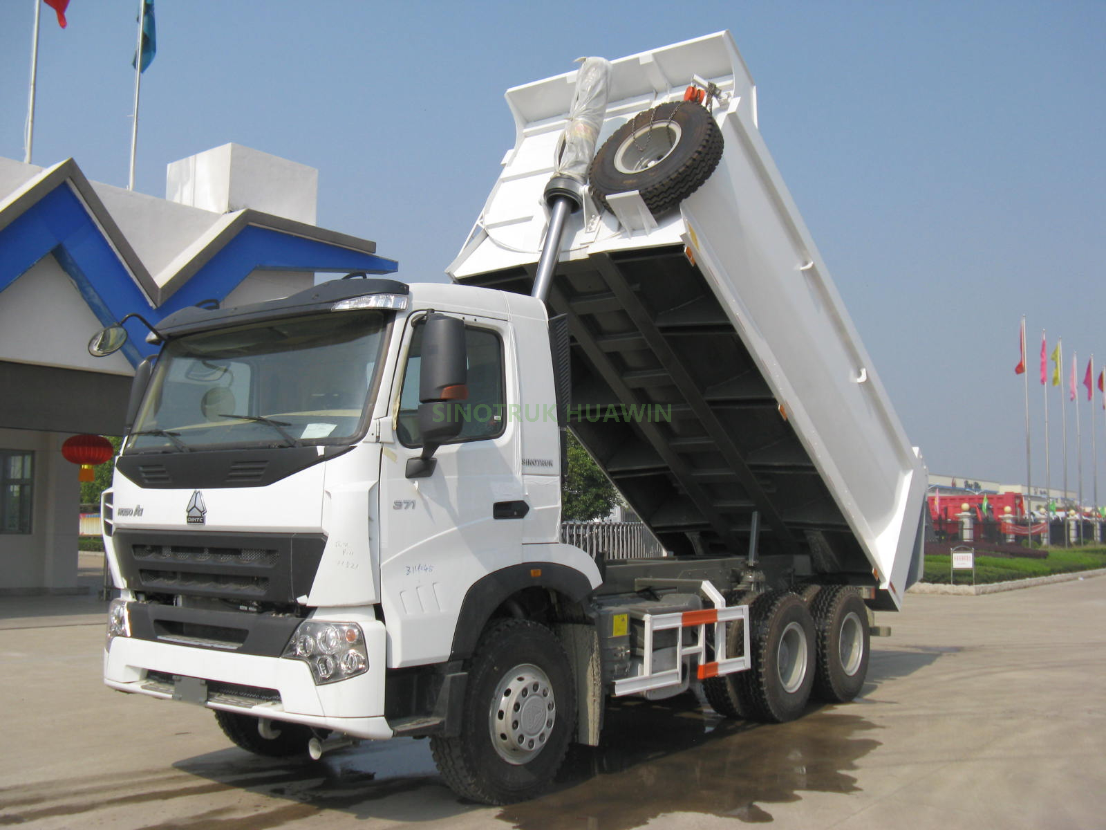 Caminhão basculante Sinotruk A7 6X4 dianteiro basculante
