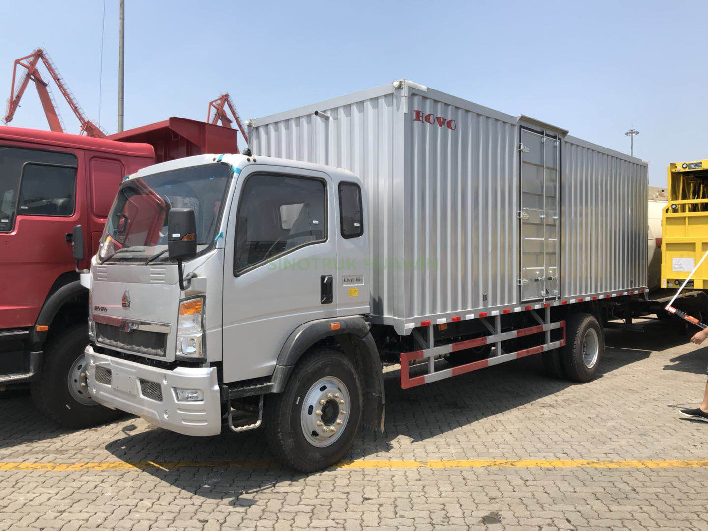 Caminhão de oficina SINOTRUK HOWO Light 4×2 para venda