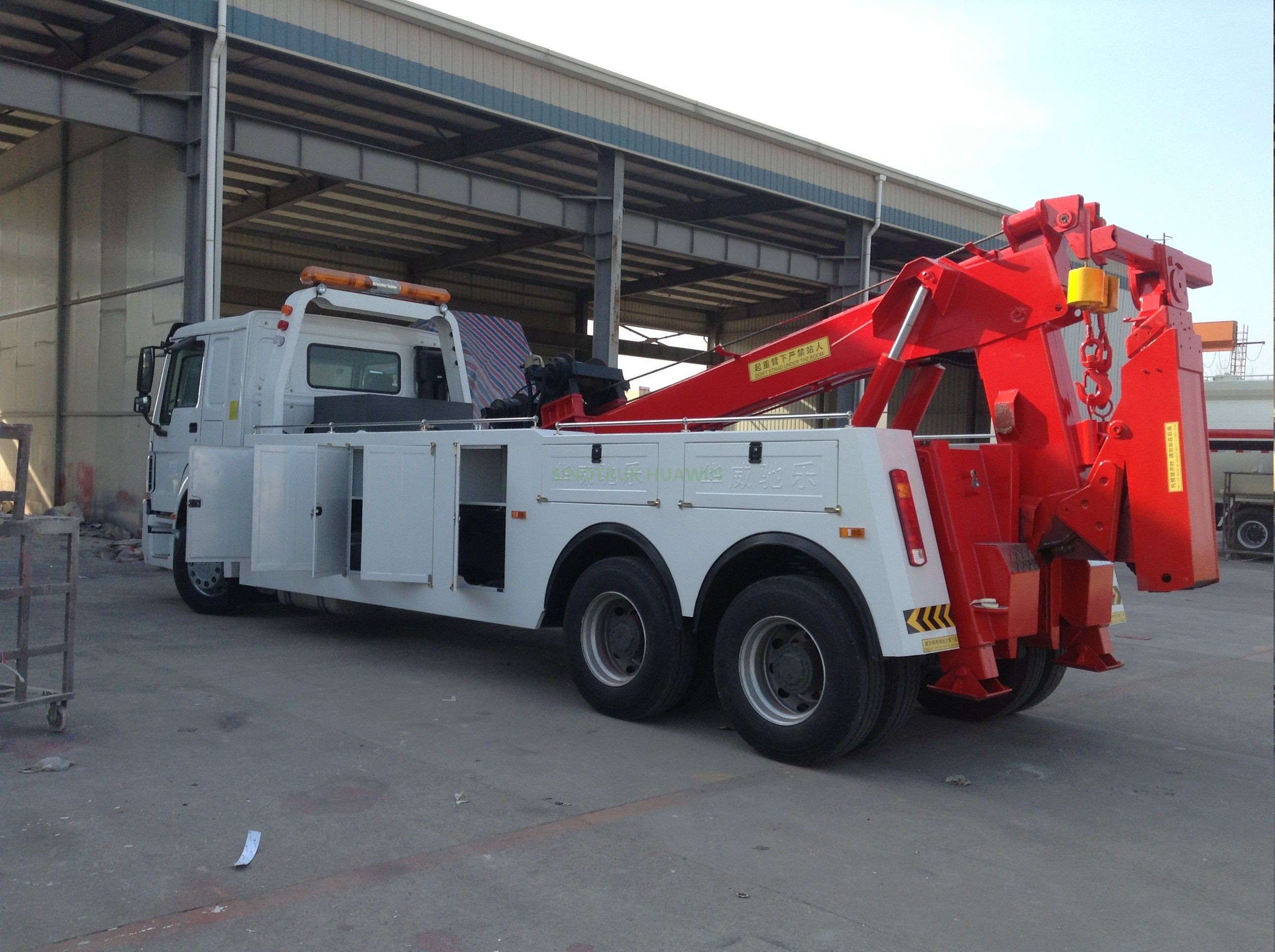 Caminhão Demolidor HOWO 6X4